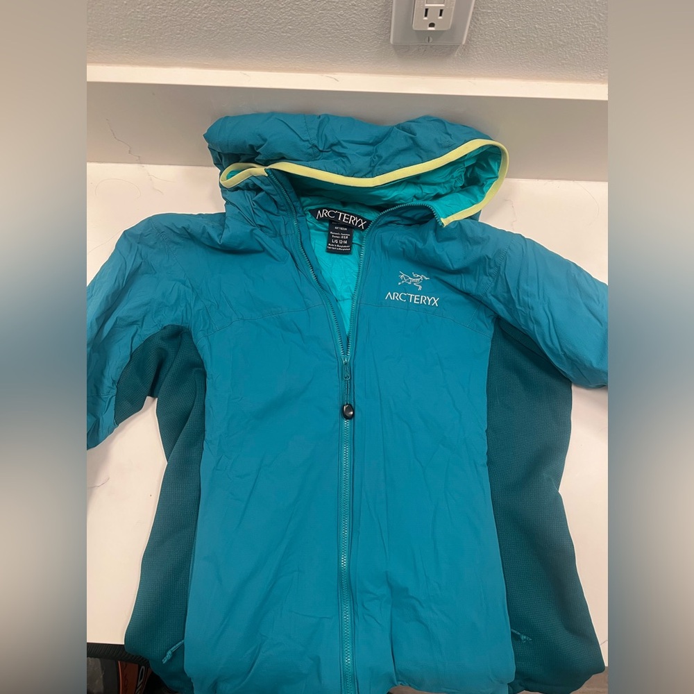 Women’s Arc’teryx Atom LT jacket size large